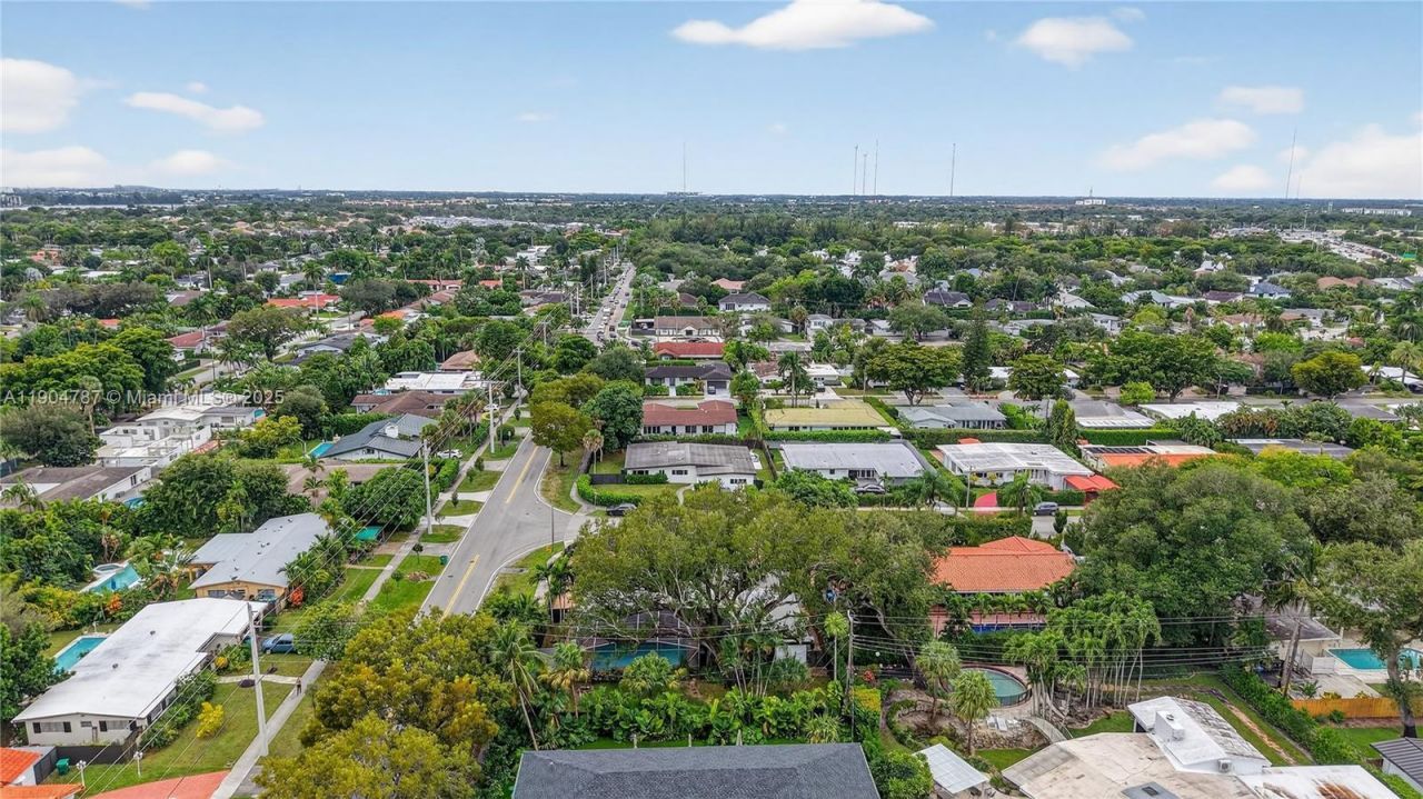19901 NE 21st Ave, Miami, FL 33179 Photo