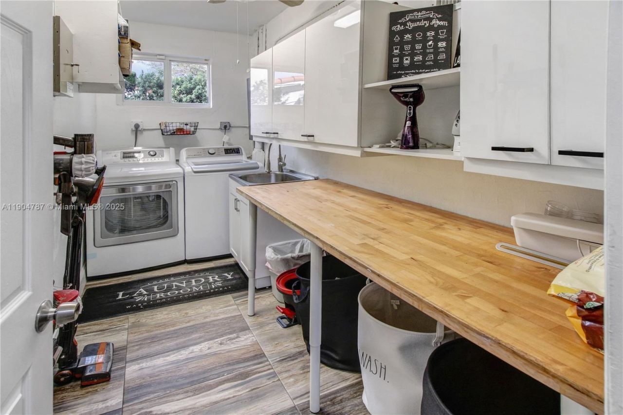 19901 NE 21st Ave, Miami, FL 33179 Photo