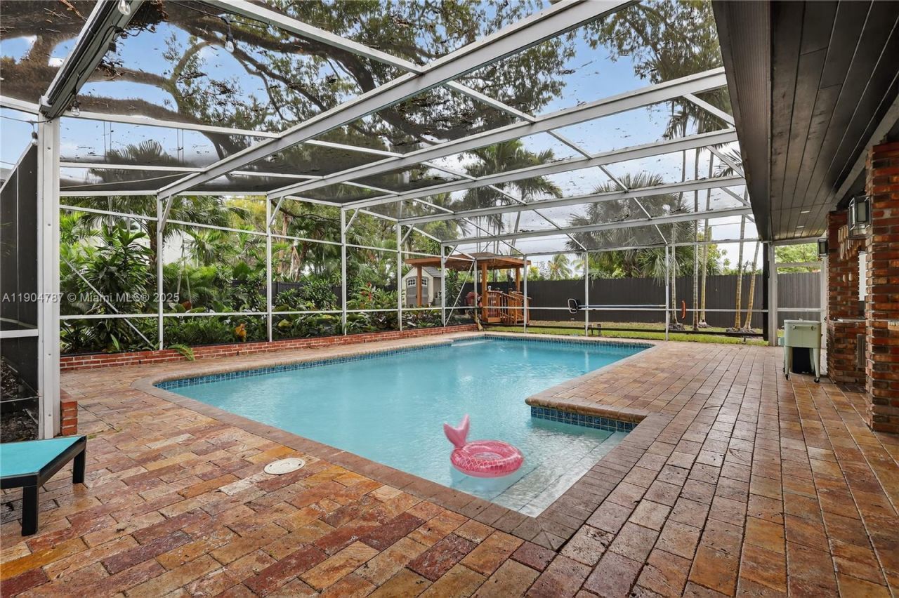 19901 NE 21st Ave, Miami, FL 33179 Photo