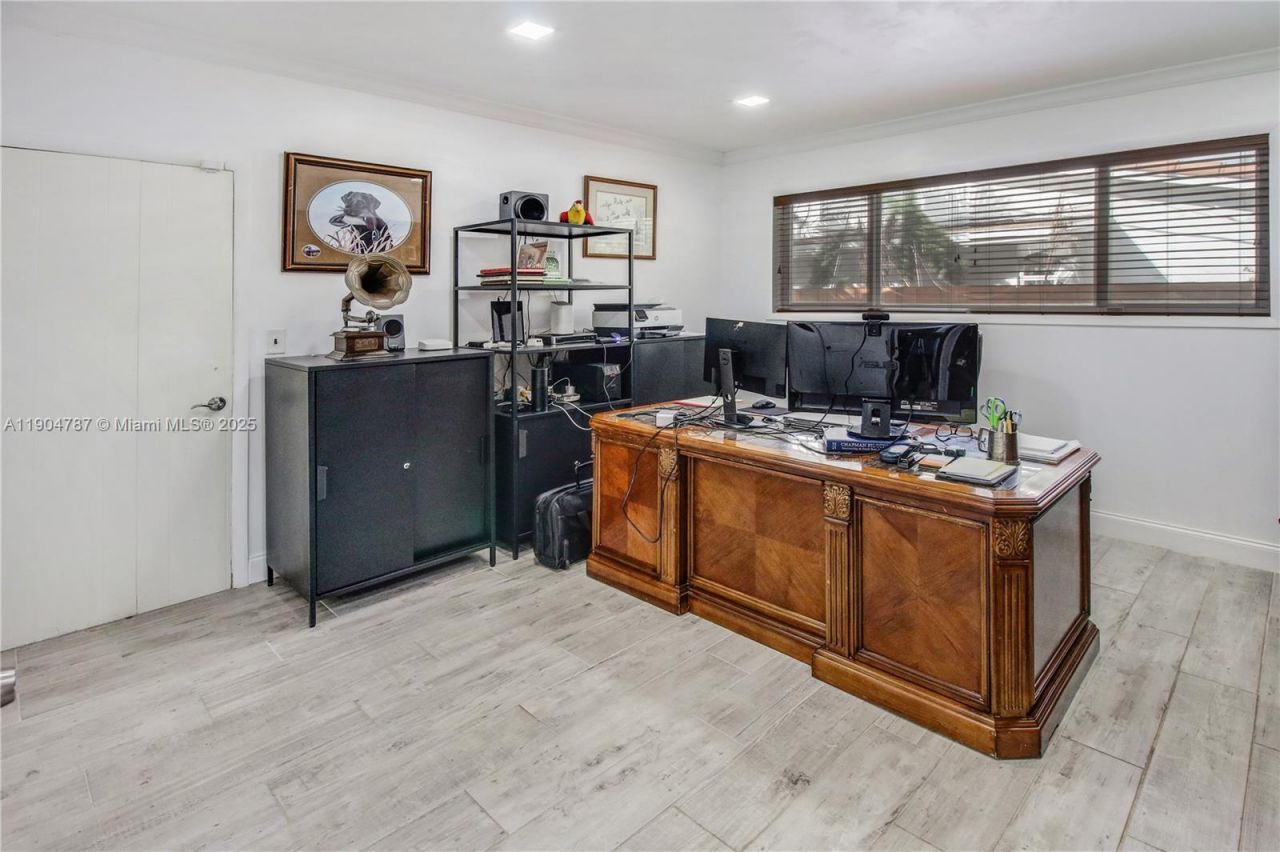 19901 NE 21st Ave, Miami, FL 33179 Photo