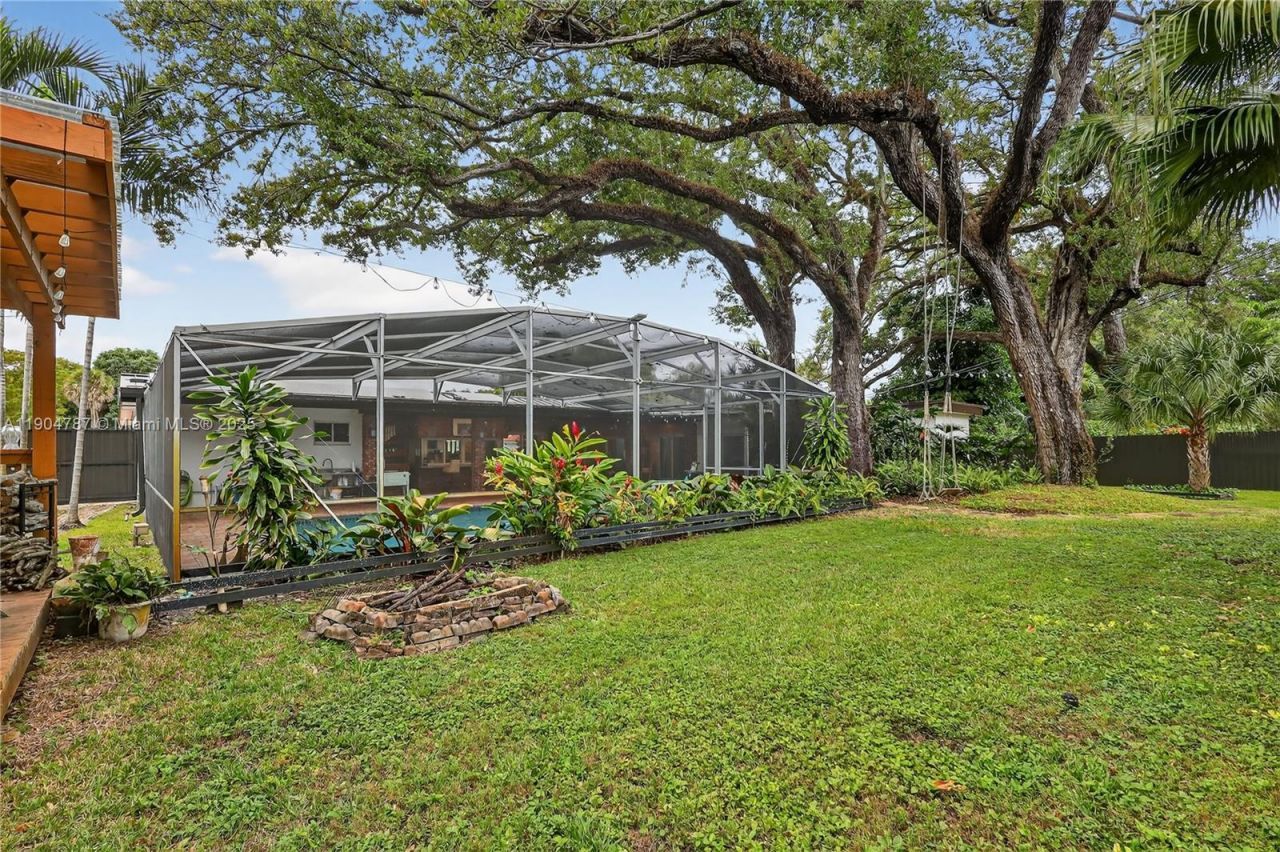 19901 NE 21st Ave, Miami, FL 33179 Photo