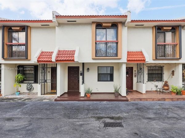 8389 NW 8th St, Unit 7, Miami, FL 33126