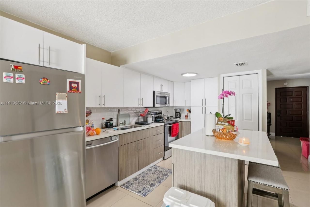 8389 NW 8th St, Unit 7, Miami, FL 33126 Photo