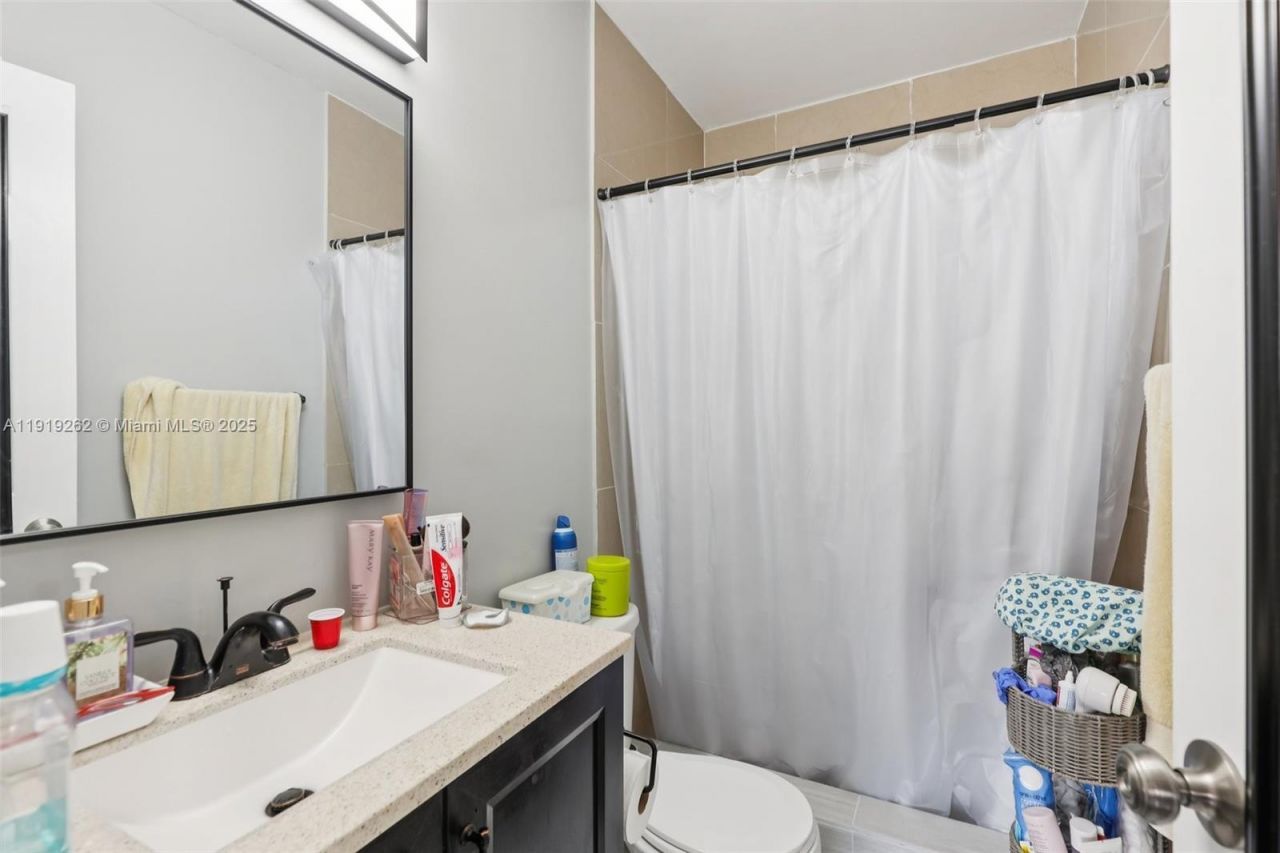 8389 NW 8th St, Unit 7, Miami, FL 33126 Photo