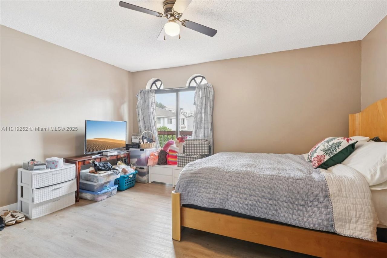 8389 NW 8th St, Unit 7, Miami, FL 33126 Photo