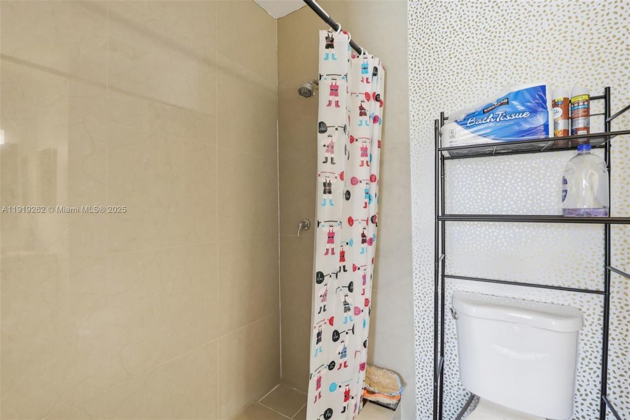 8389 NW 8th St, Unit 7, Miami, FL 33126 Photo