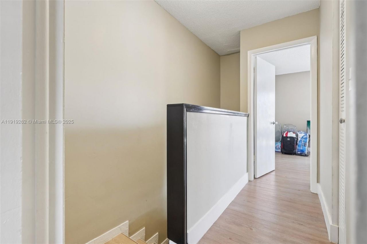 8389 NW 8th St, Unit 7, Miami, FL 33126 Photo