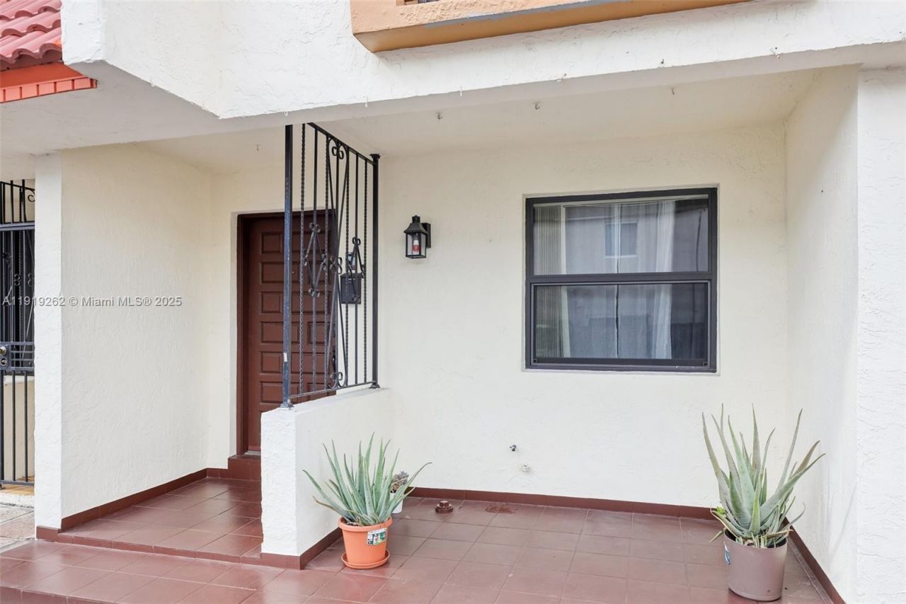 8389 NW 8th St, Unit 7, Miami, FL 33126 Photo