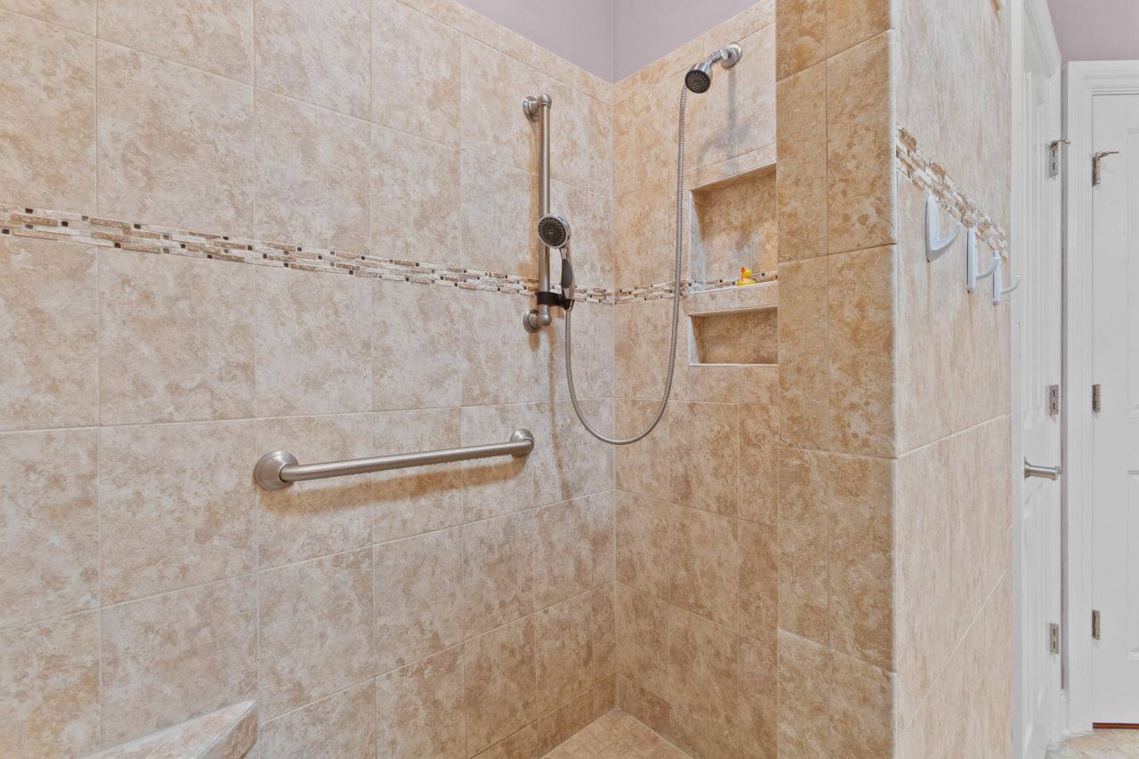 252 Village Stone Circle Photo 16