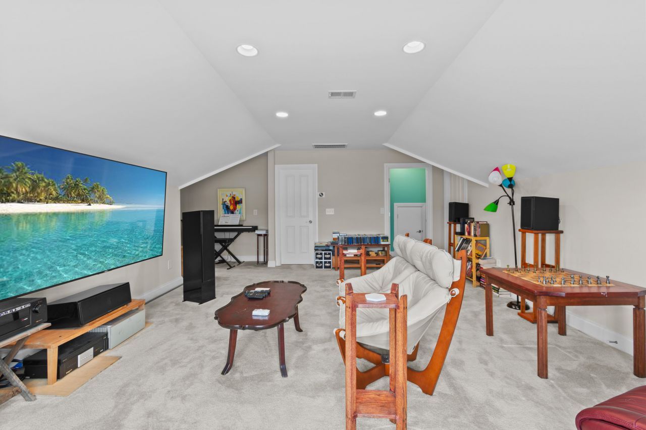 252 Village Stone Circle Photo 23