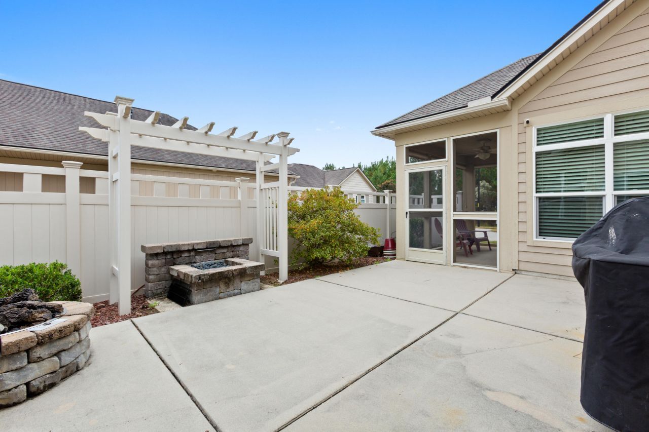 252 Village Stone Circle Photo 26