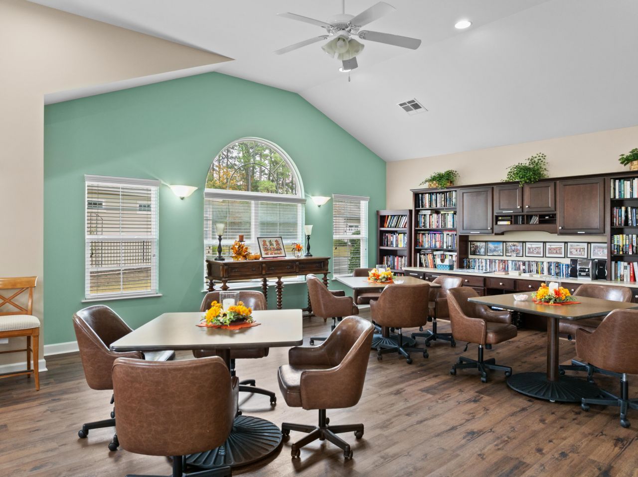 252 Village Stone Circle Photo 36