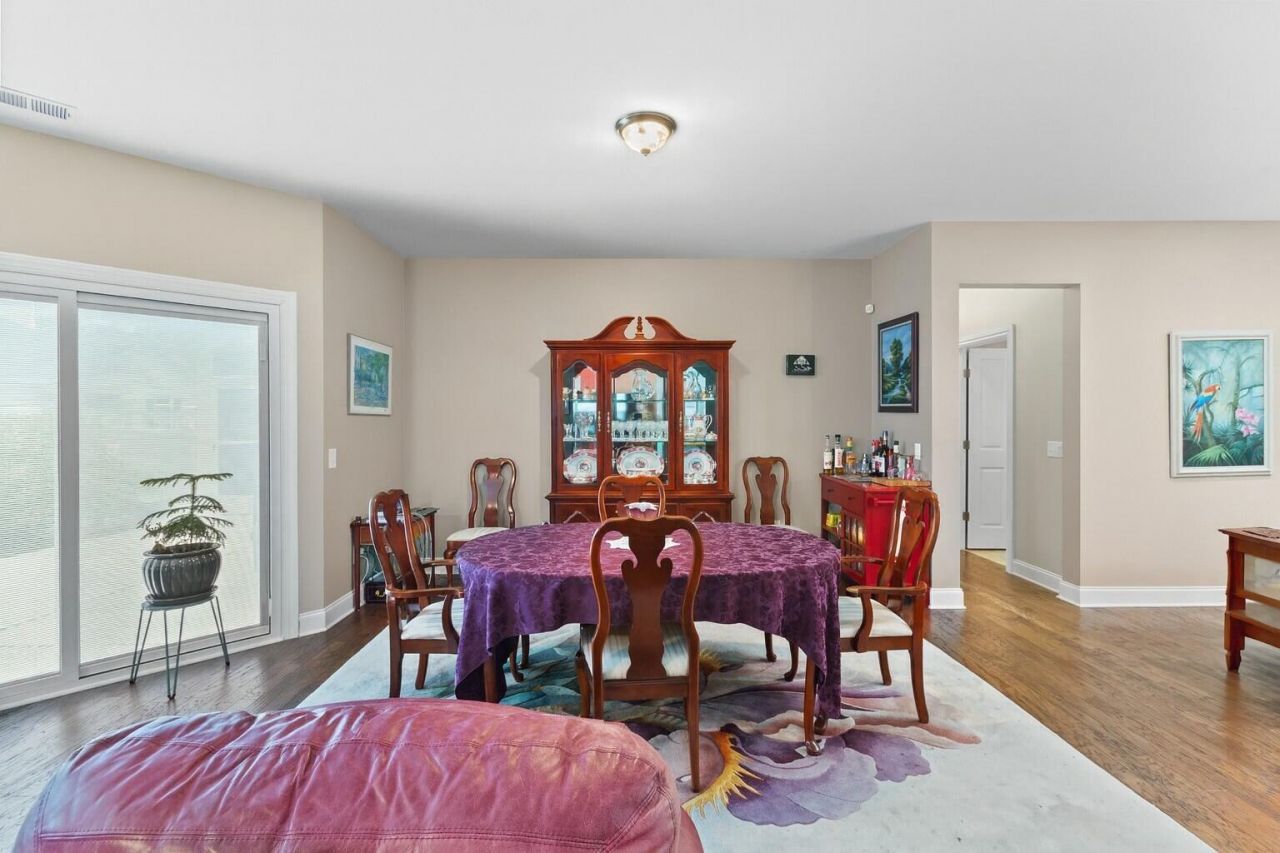 252 Village Stone Circle Photo 9