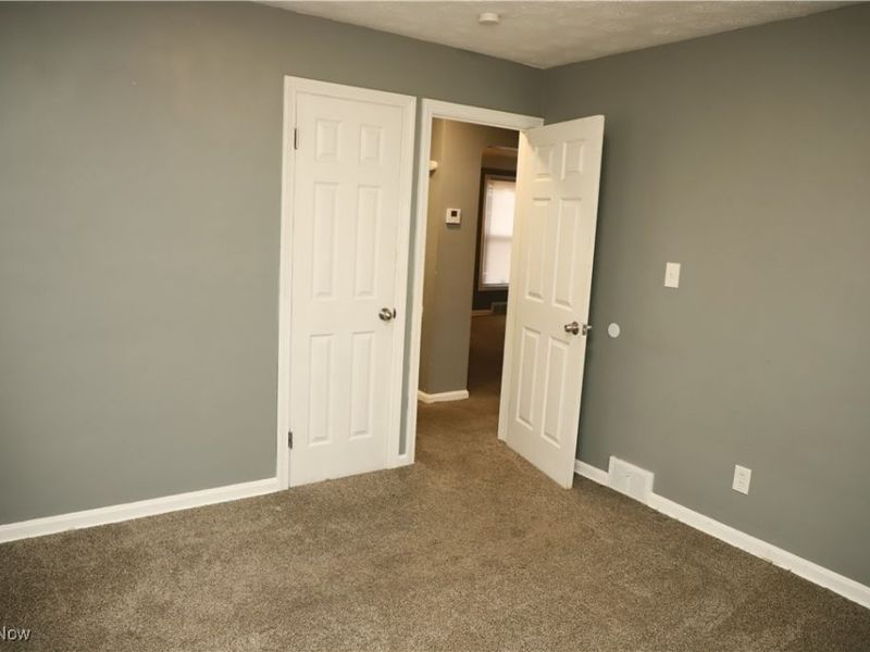 1008 Woodview Road, Cleveland, OH 44121 Photo 10