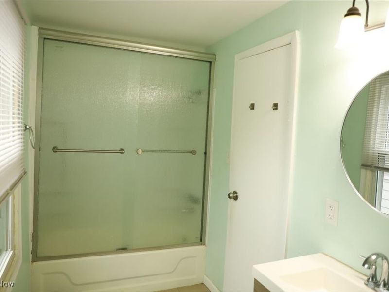 1008 Woodview Road, Cleveland, OH 44121 Photo 22