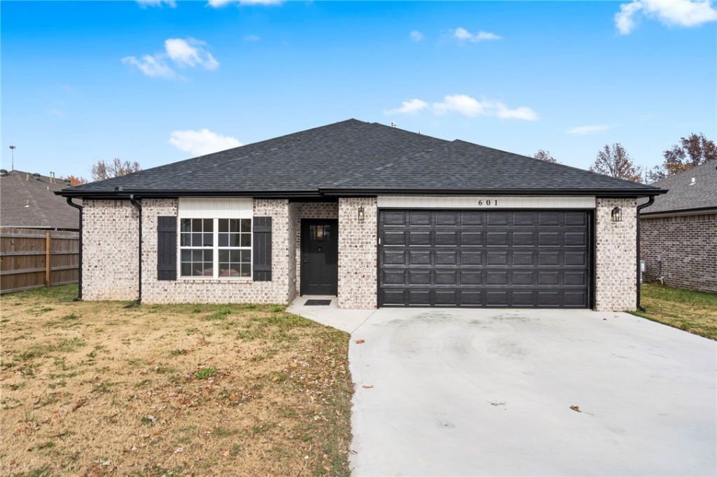 601 E Lake Francis Drive, Siloam Springs, AR 72761 Main Photo