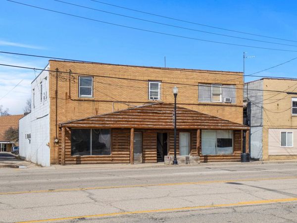 109-111 S MAIN Street, Creve Coeur, IL 61610