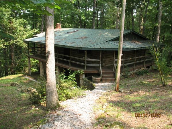 1555 Brown Creek Dr, Crossville, TN 38571