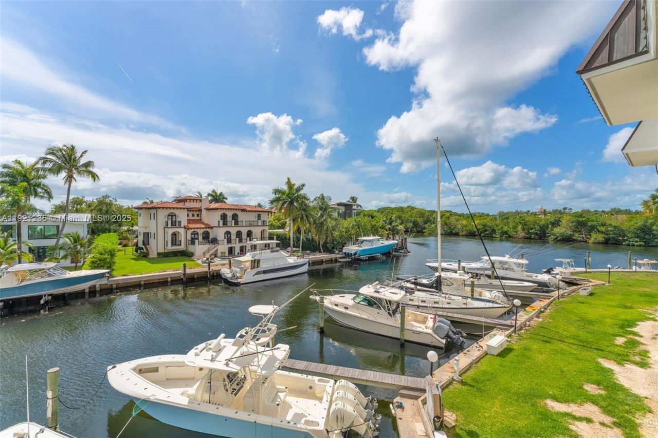 6901 Edgewater Dr, Unit 315, Coral Gables, FL 33133 Photo