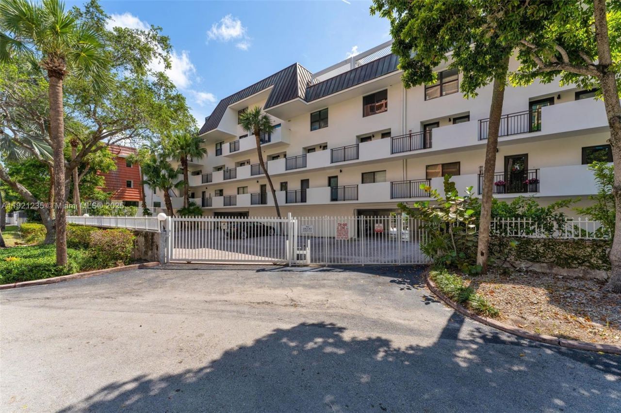 6901 Edgewater Dr, Unit 315, Coral Gables, FL 33133 Photo