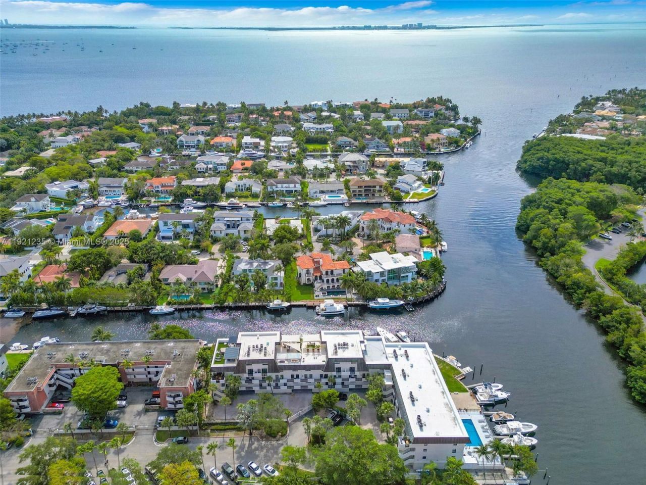 6901 Edgewater Dr, Unit 315, Coral Gables, FL 33133 Photo