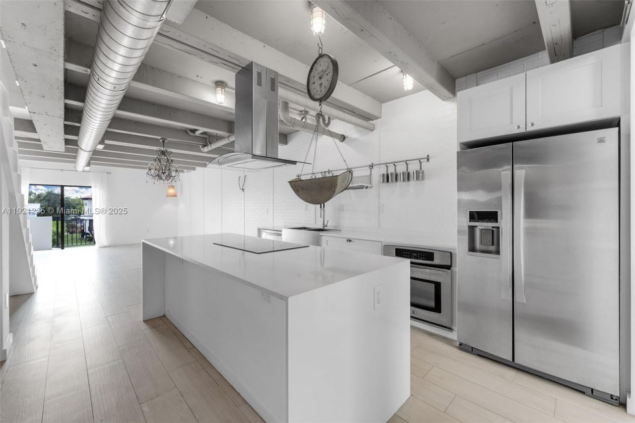 6901 Edgewater Dr, Unit 315, Coral Gables, FL 33133 Photo