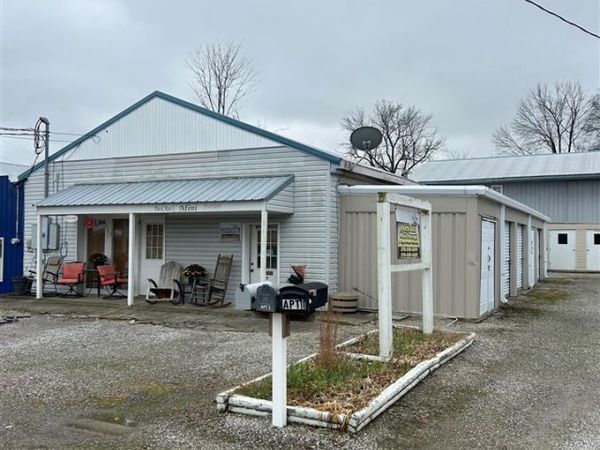 303 E Maple Street , Caneyville, KY 42721