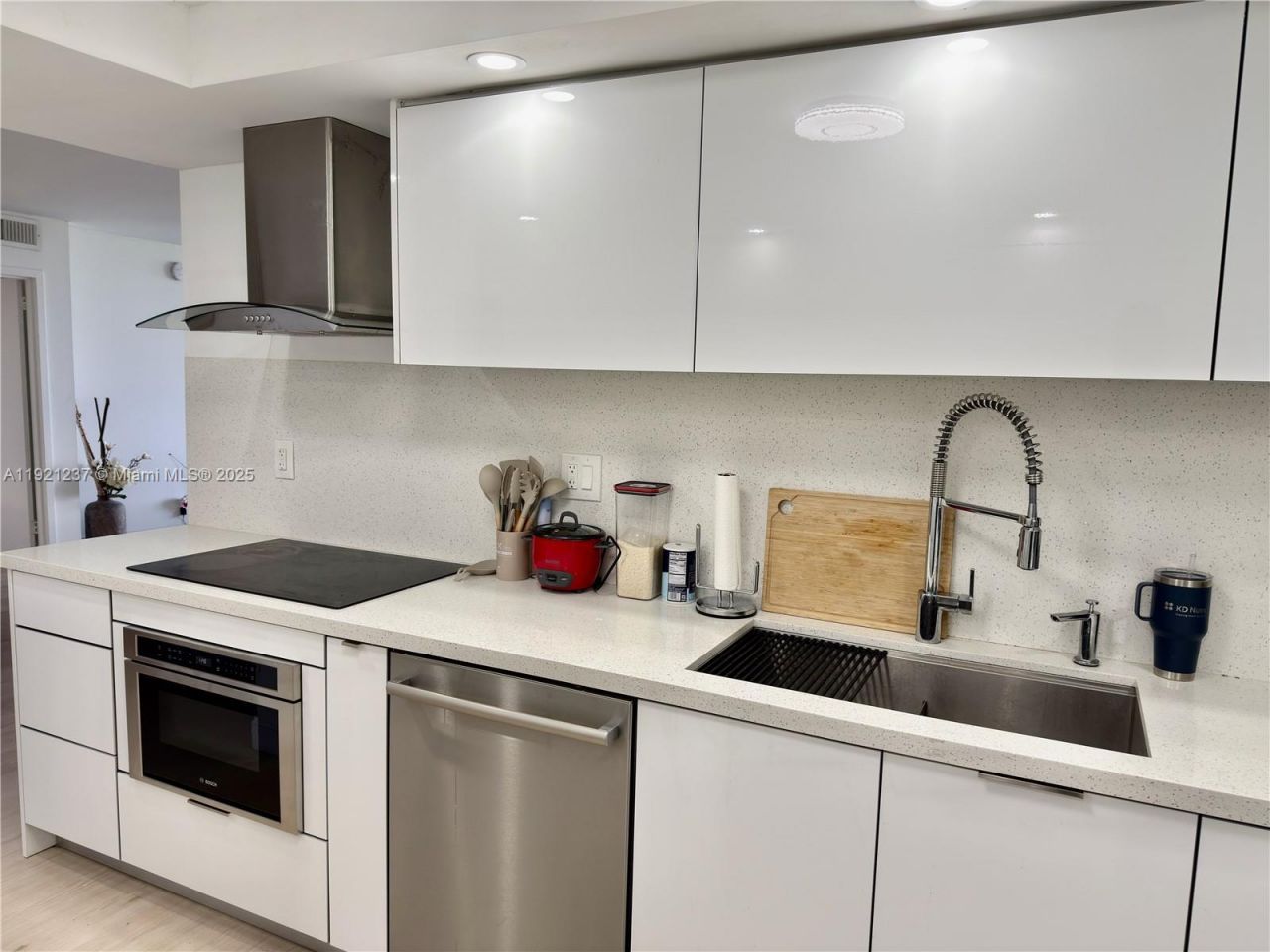 3140 S Ocean Dr, Unit 512, Hallandale Beach, FL 33009 Photo