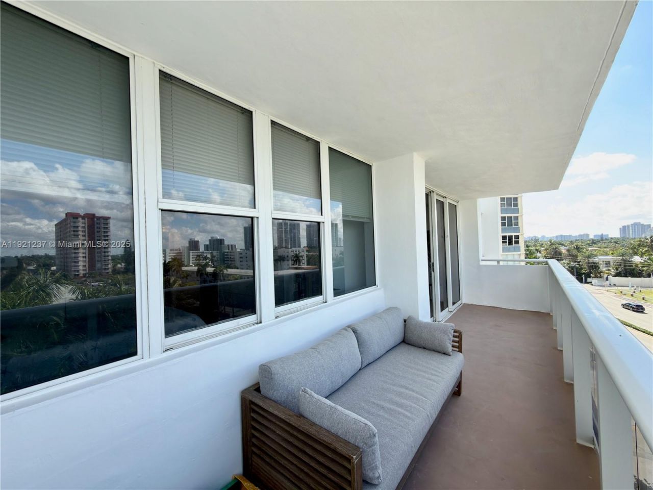 3140 S Ocean Dr, Unit 512, Hallandale Beach, FL 33009 Photo