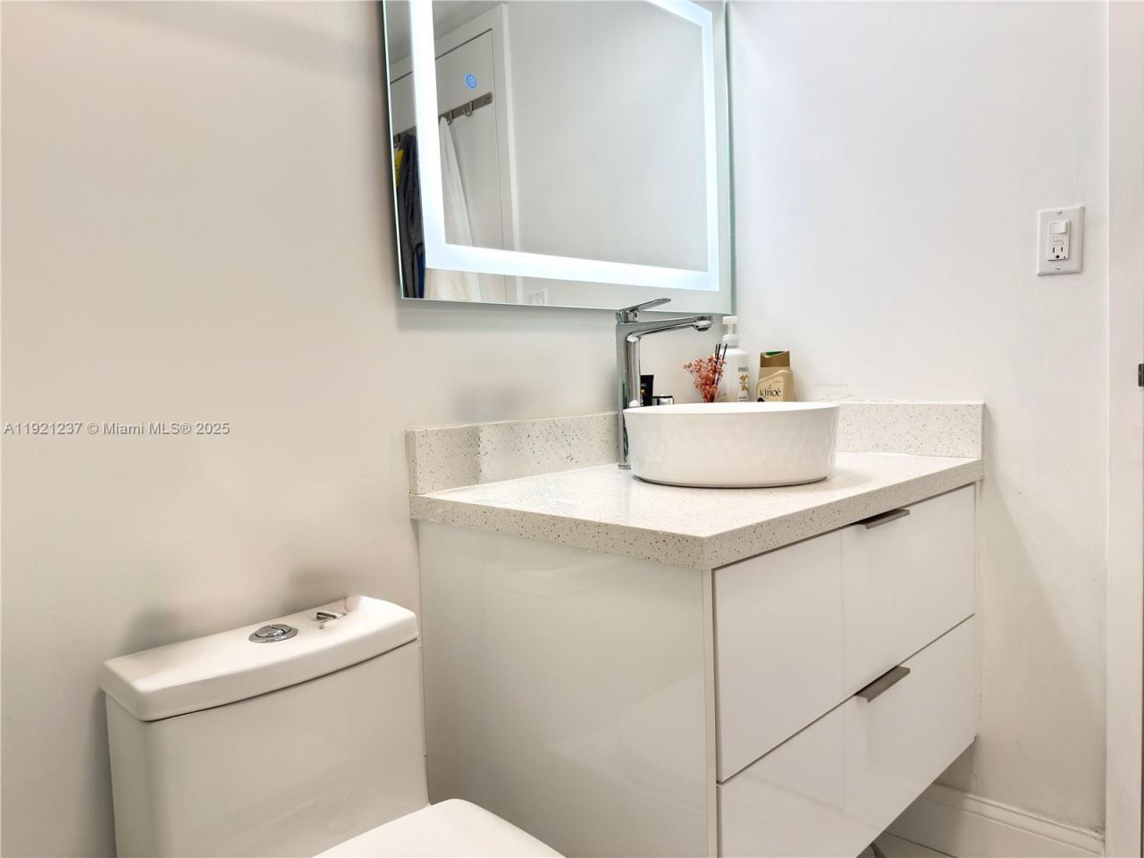 3140 S Ocean Dr, Unit 512, Hallandale Beach, FL 33009 Photo