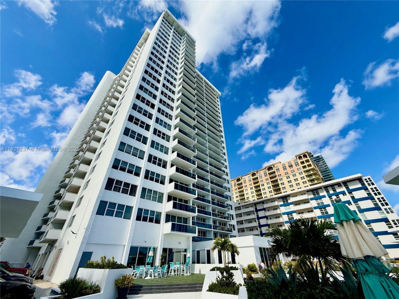 3140 S Ocean Dr, Unit 512, Hallandale Beach, FL 33009 Photo