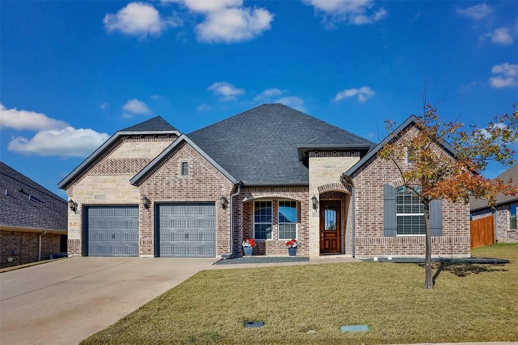 702 La Paloma Road, Sanger, TX 76266 Main Photo