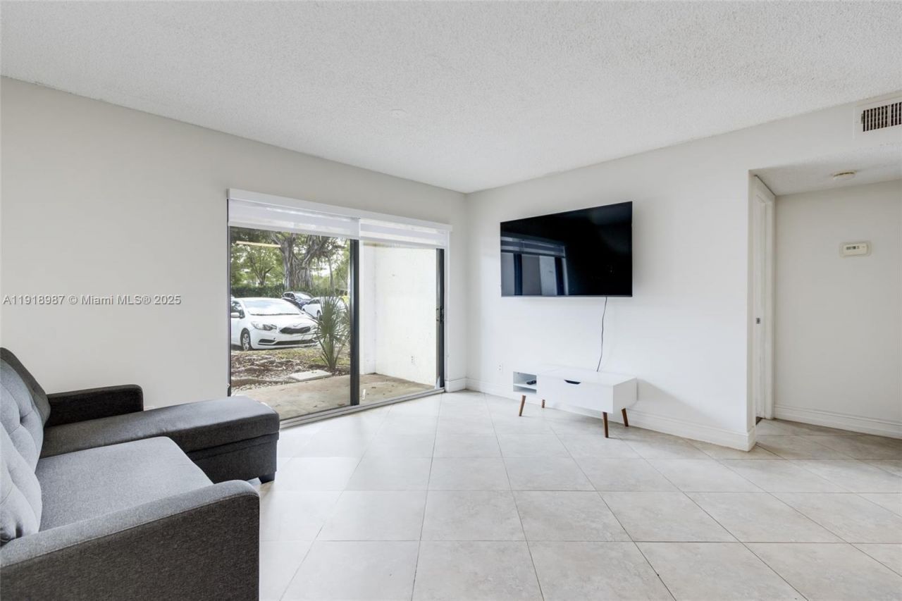 650 S Park Rd, Unit 13-5, Hollywood, FL 33021 Photo