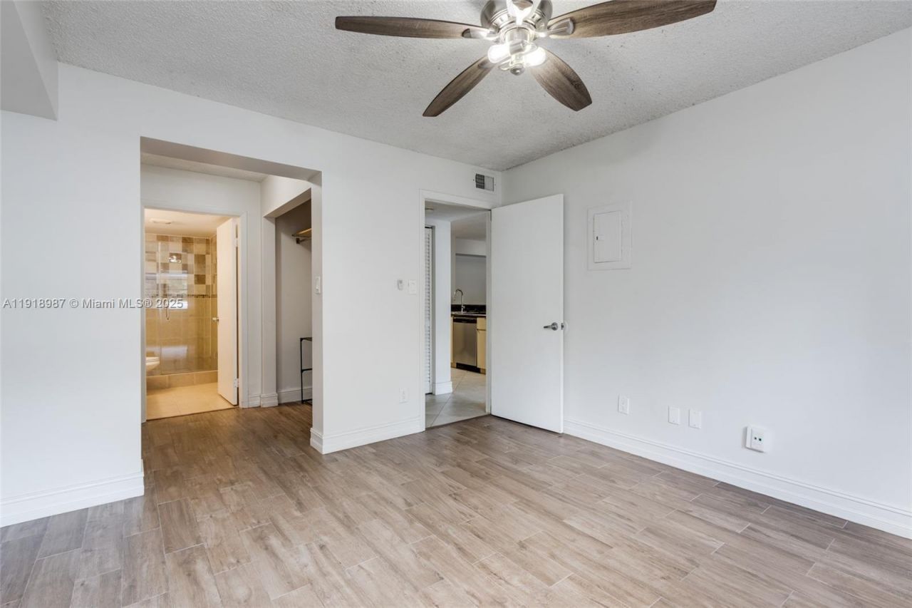 650 S Park Rd, Unit 13-5, Hollywood, FL 33021 Photo