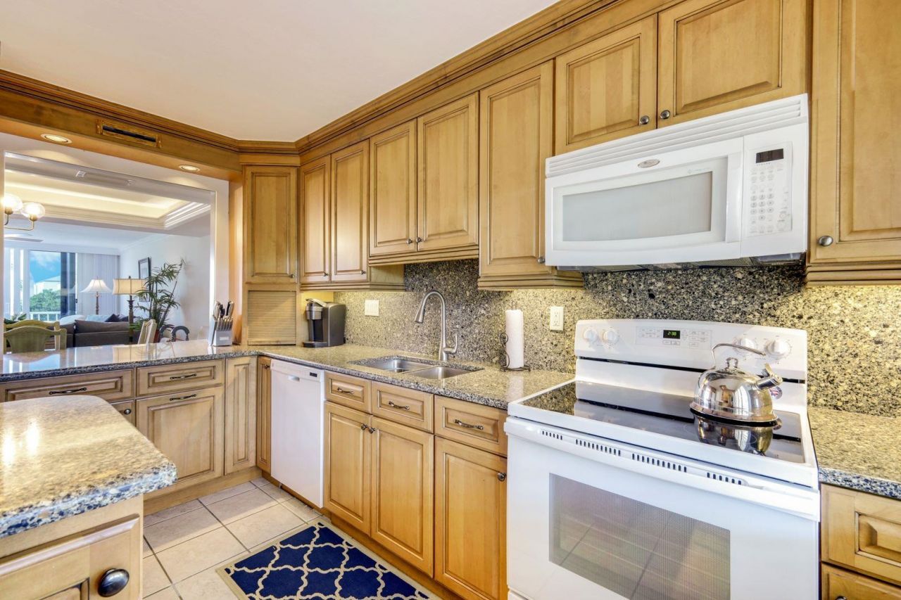 200 Periwinkle, Unit 214, Sanibel, FL 33957 Photo