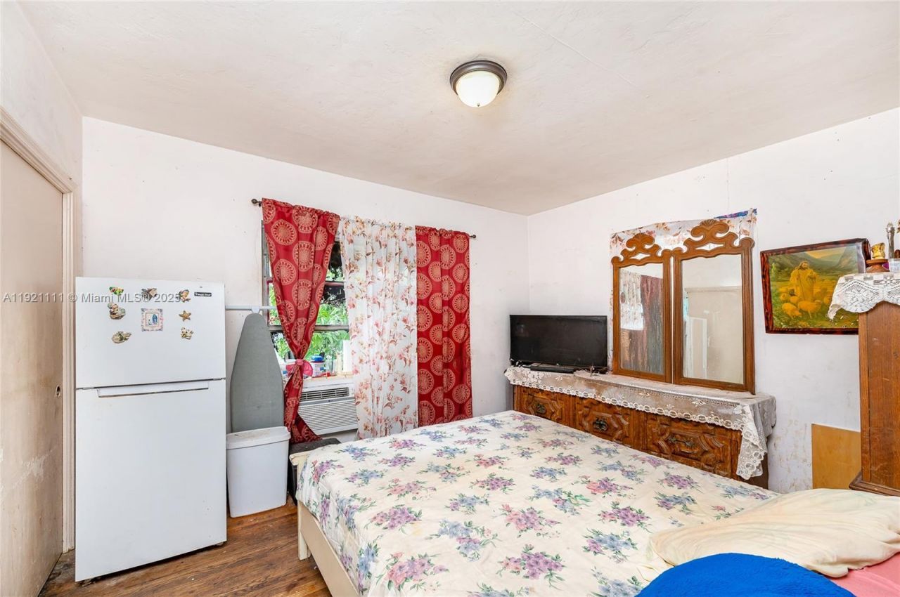 7712 NE Byron Ave, Unit 4, Miami Beach, FL 33141 Photo