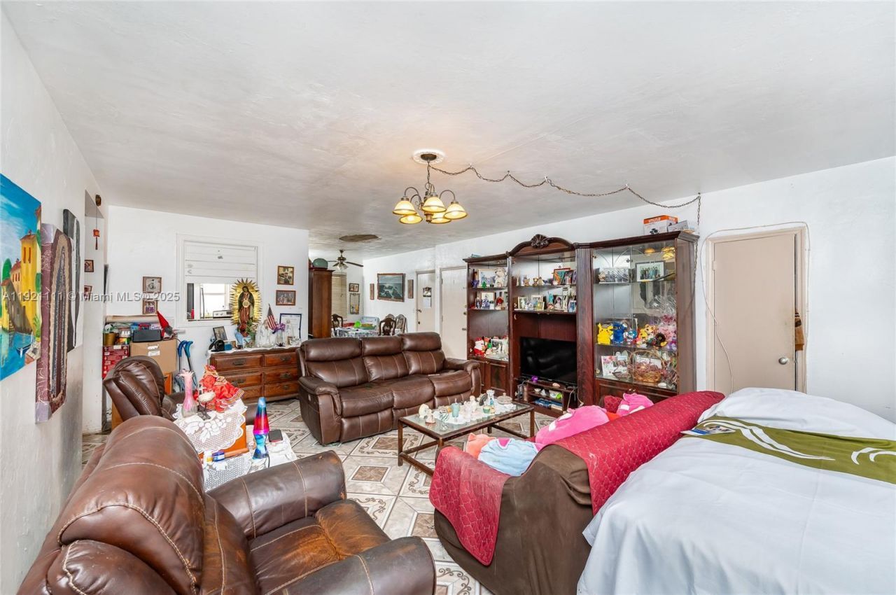 7712 NE Byron Ave, Unit 4, Miami Beach, FL 33141 Photo