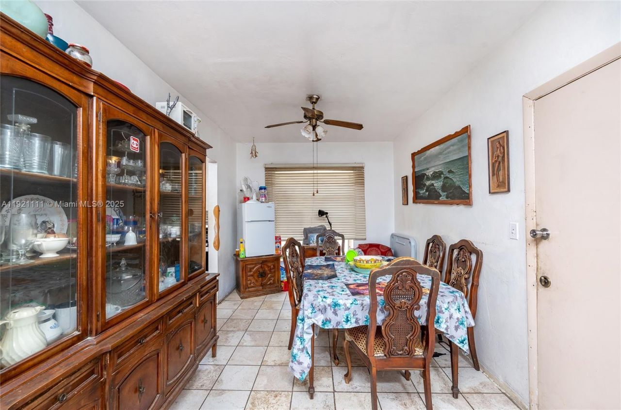 7712 NE Byron Ave, Unit 4, Miami Beach, FL 33141 Photo