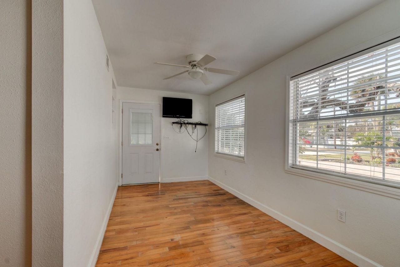 922 Locust Street, New Smyrna Beach, FL 32169 Photo