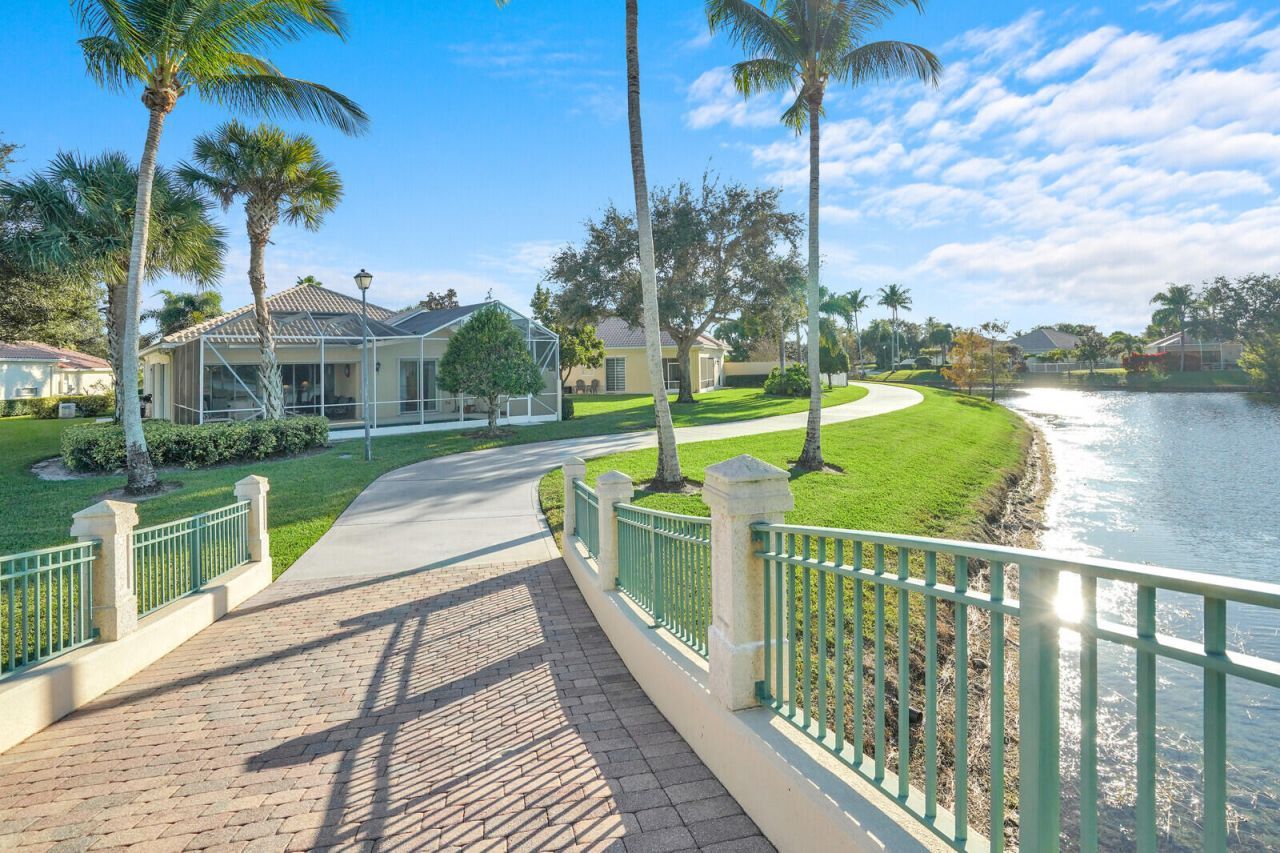 8121 Jolly Harbour Court, Wellington, FL 33414 Photo