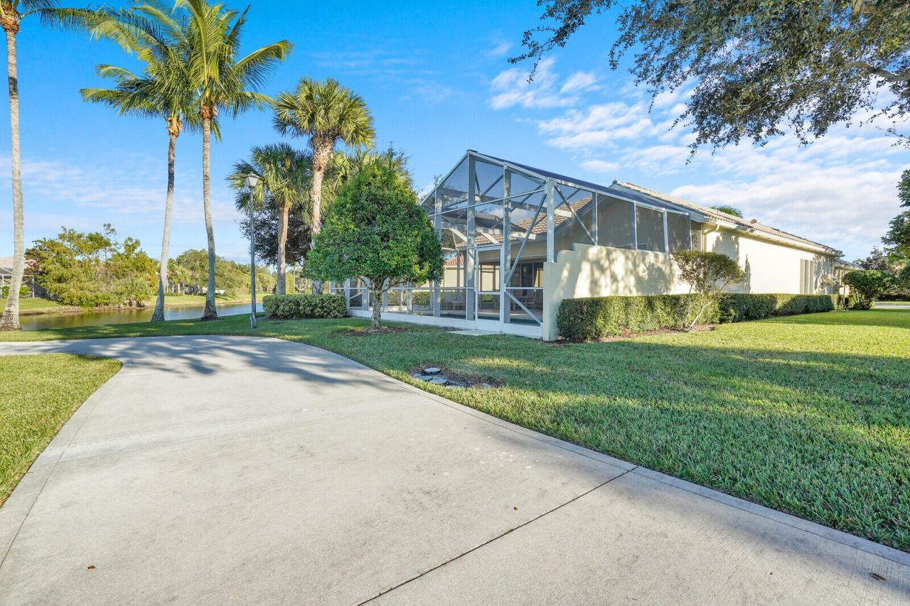 8121 Jolly Harbour Court, Wellington, FL 33414 Photo