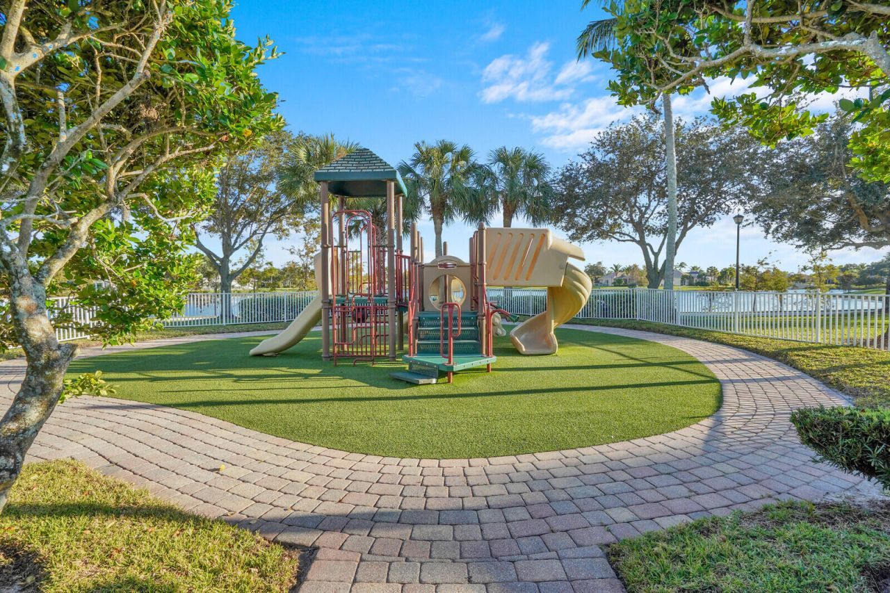 8121 Jolly Harbour Court, Wellington, FL 33414 Photo