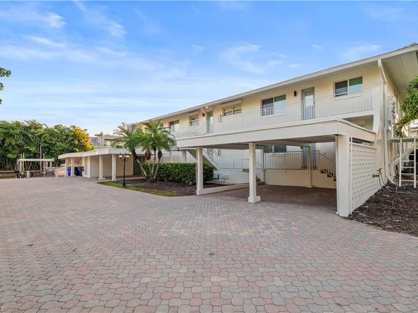 320 14th AVE S, Unit 320C, NAPLES, FL 34102