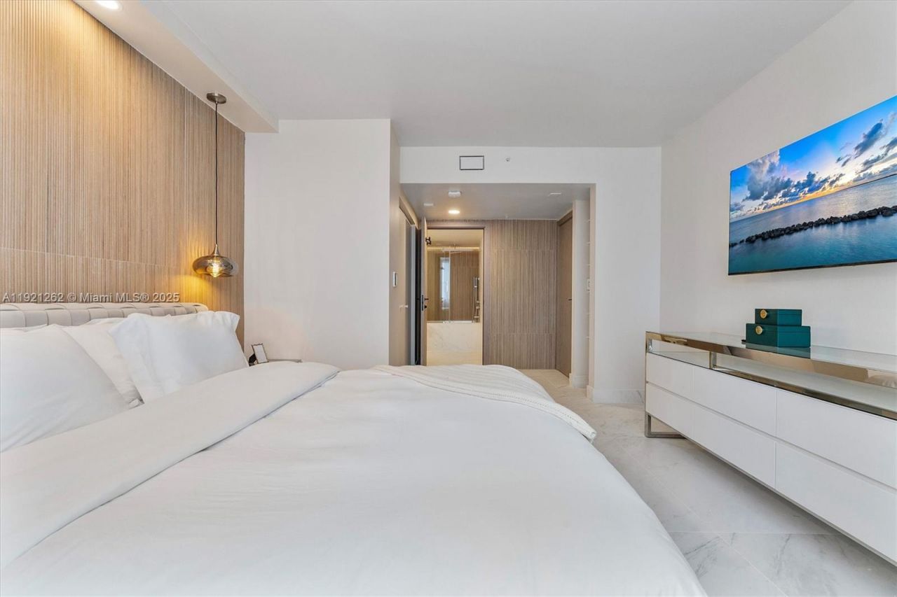 2080 S Ocean Dr, Unit 809, Hallandale Beach, FL 33009 Photo