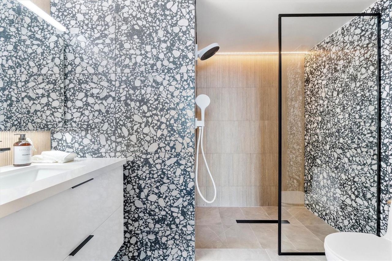 2080 S Ocean Dr, Unit 809, Hallandale Beach, FL 33009 Photo