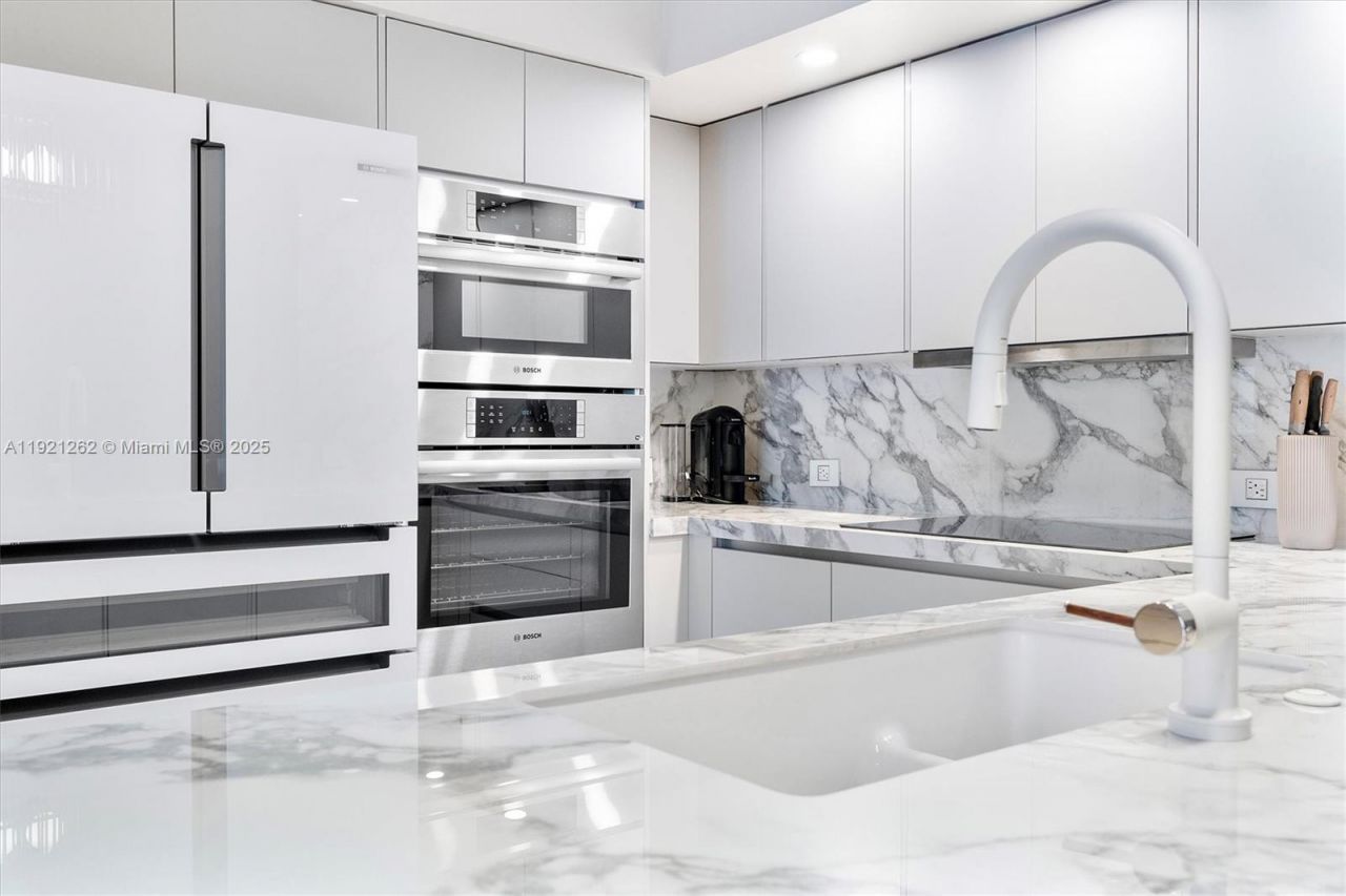 2080 S Ocean Dr, Unit 809, Hallandale Beach, FL 33009 Photo