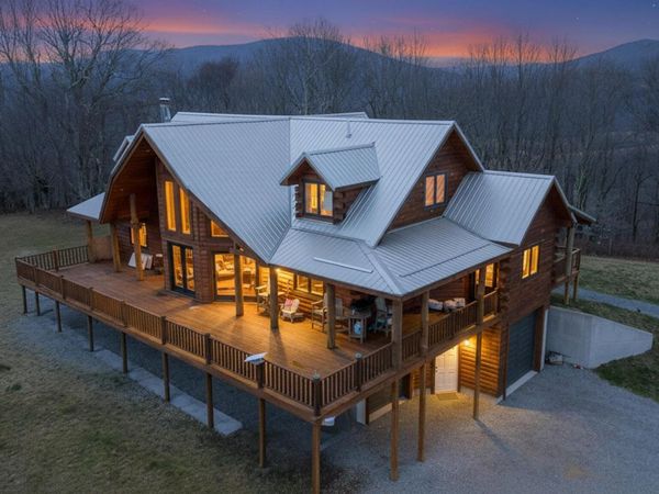 999 Sunset Mountain Village, Slatyfork, WV 26291