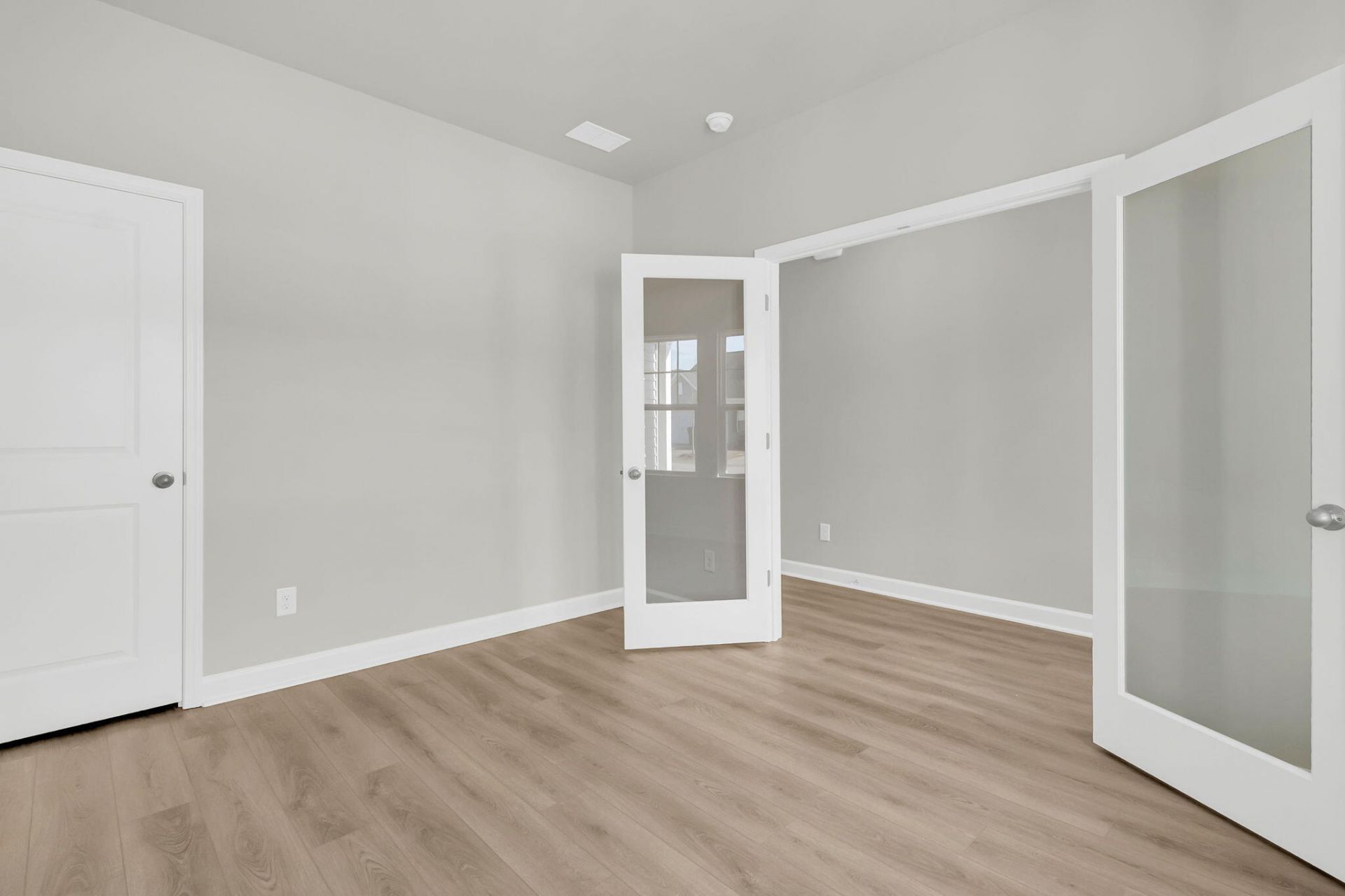 912 Dusk Drive Photo 4