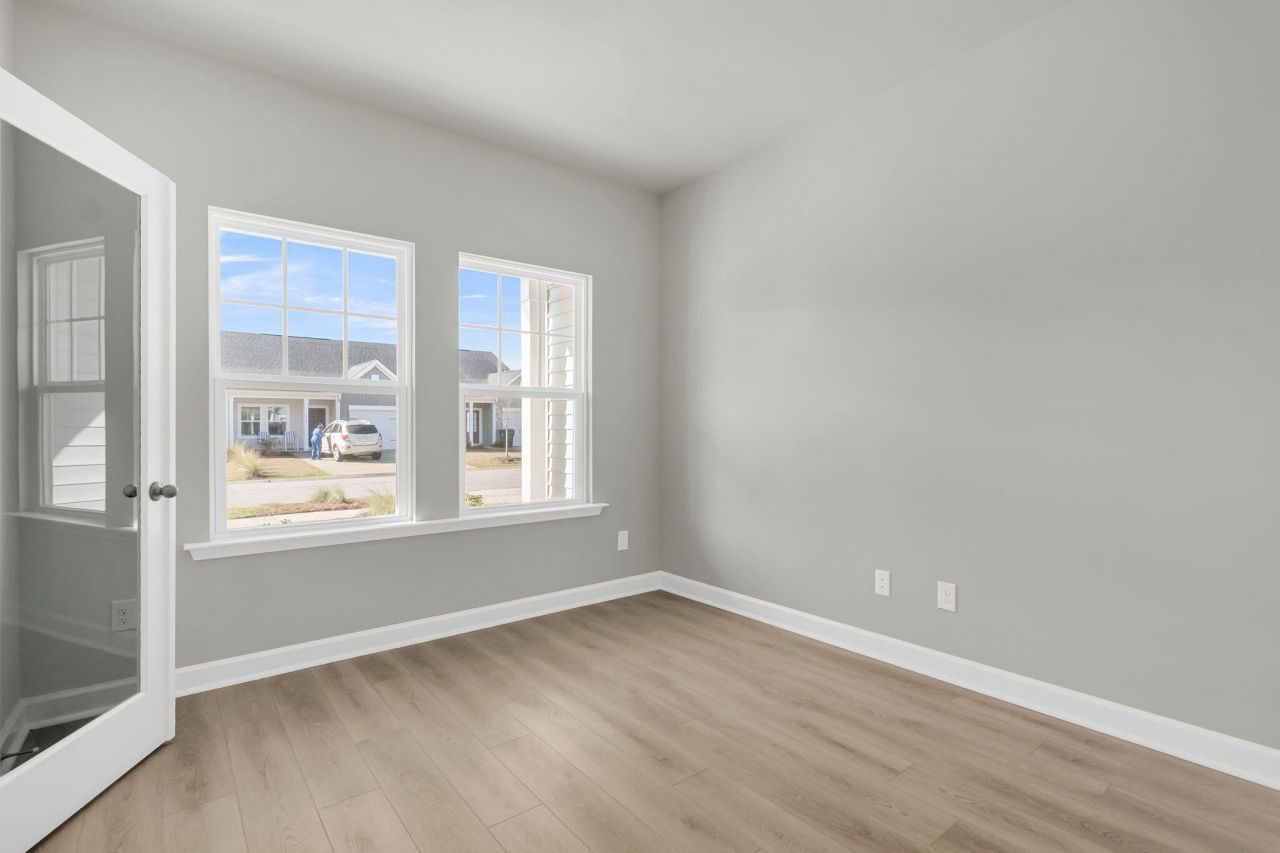 912 Dusk Drive Photo 4