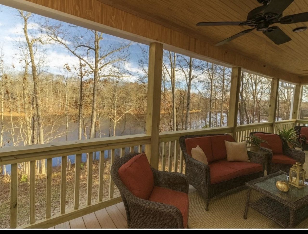 1130 Twin View Cir, Selmer, TN 38375 Main Photo